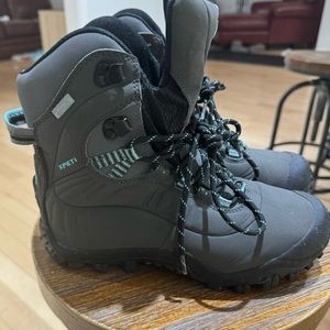 Xpeti women's outdoor boots